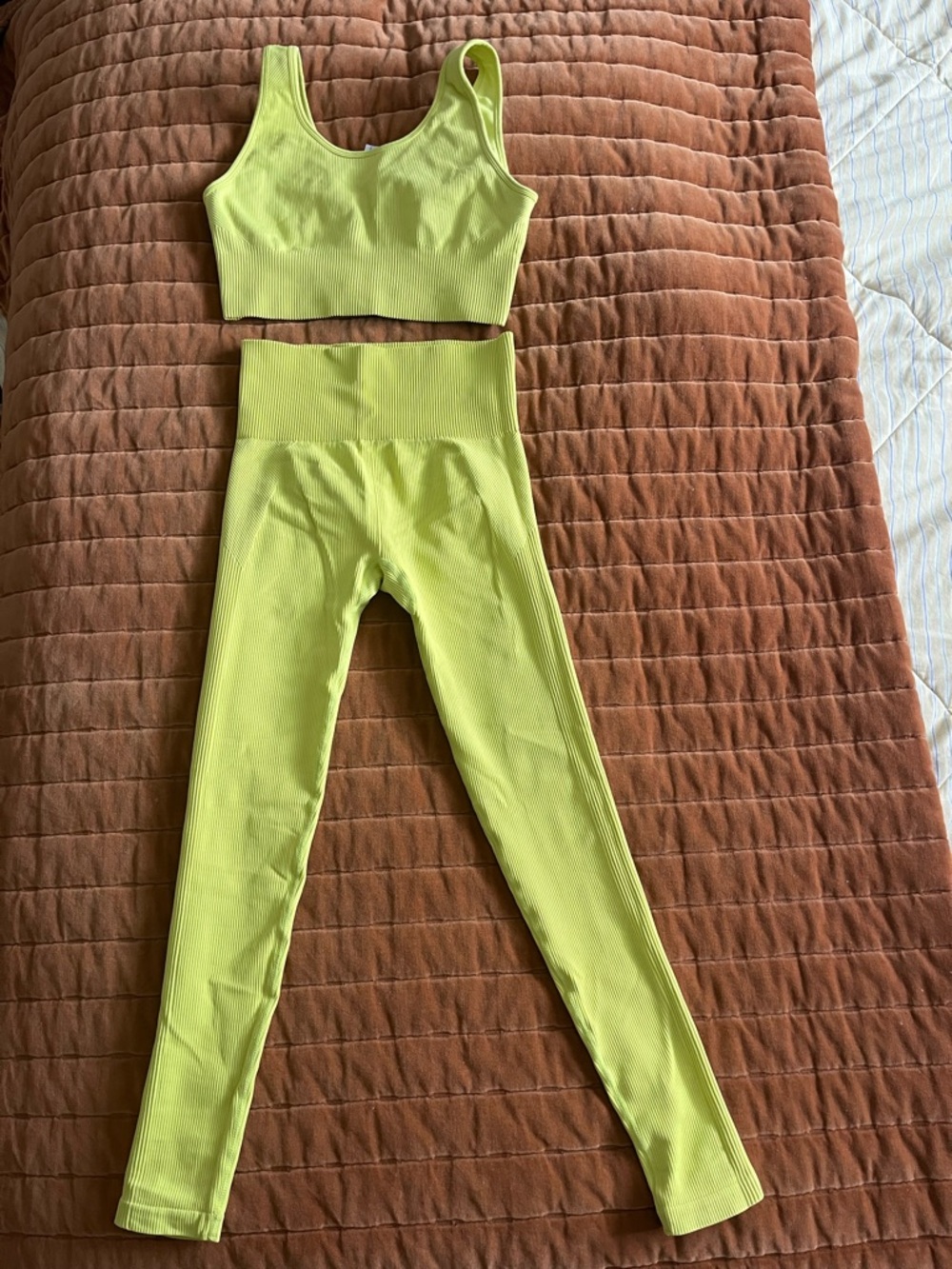 JoyLab Neon Ribbed Seamless workout set - Picture 5 of 5